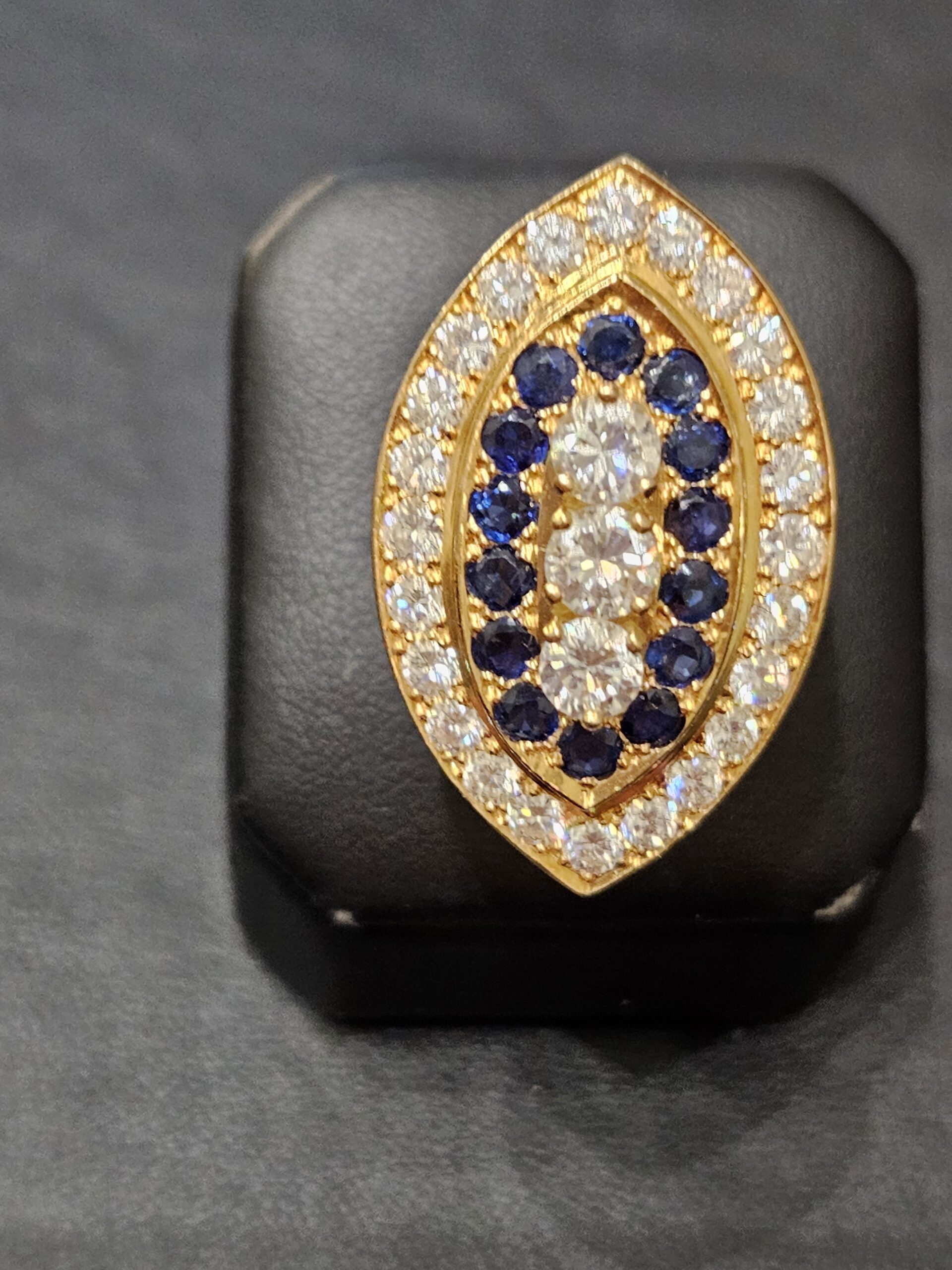 Splendide bague en or 18 carats forme marquise orn e de diamants